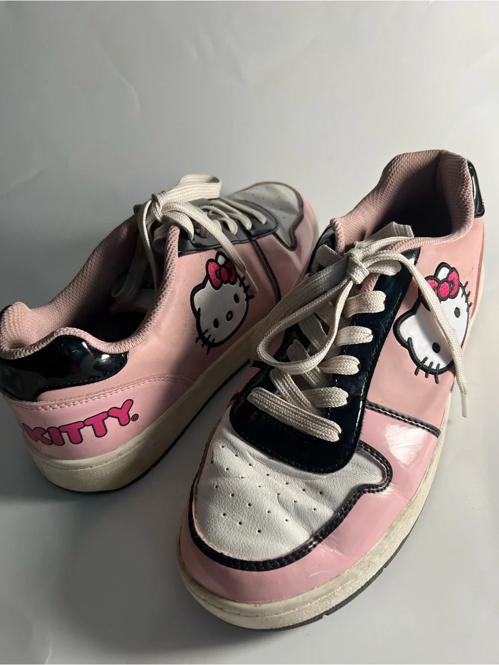 Hello Kitty Pink White and Black Women’s Sneakers with Character Patch SZ 10